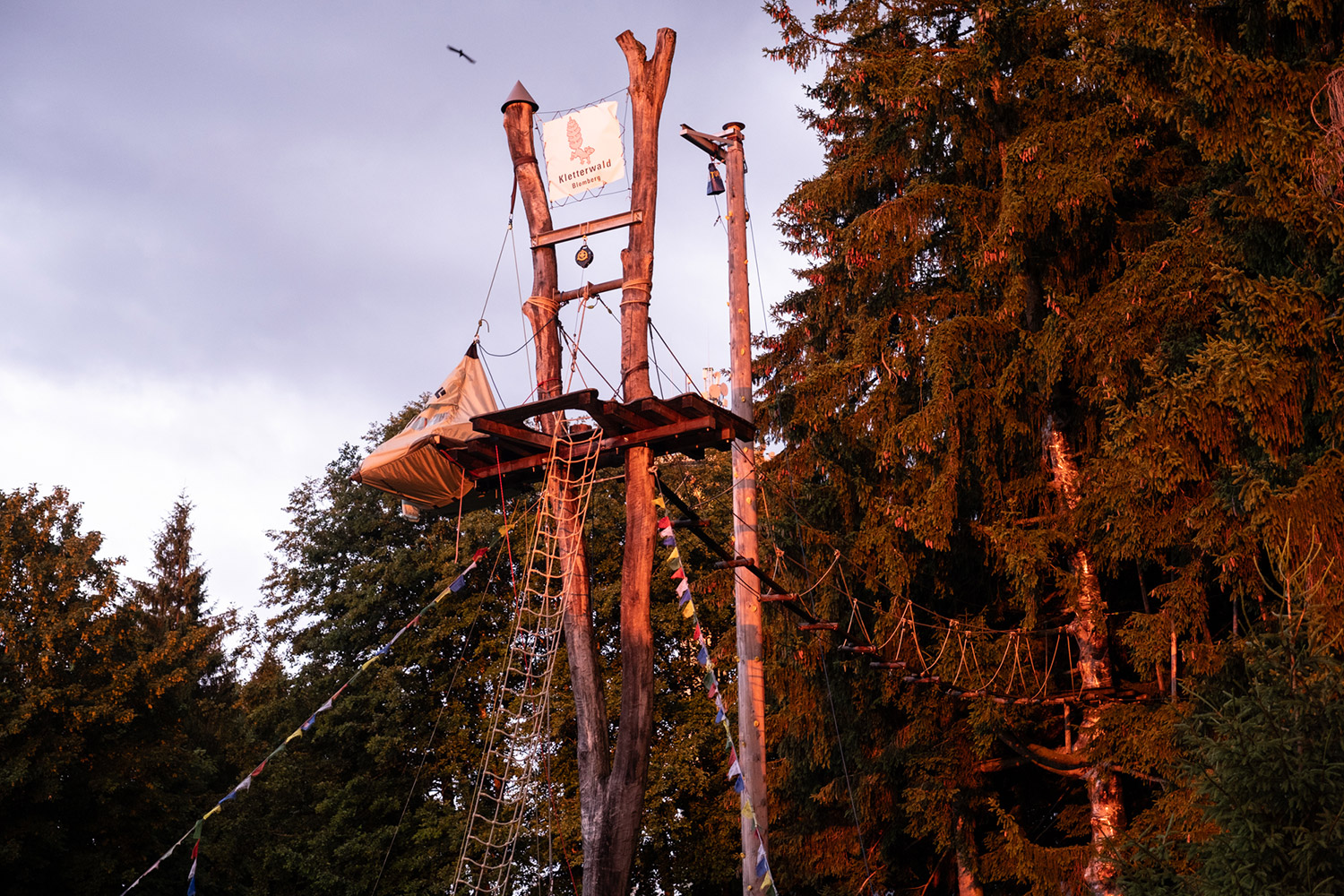 Bild Eine Portaledge im warmen Morgenlicht