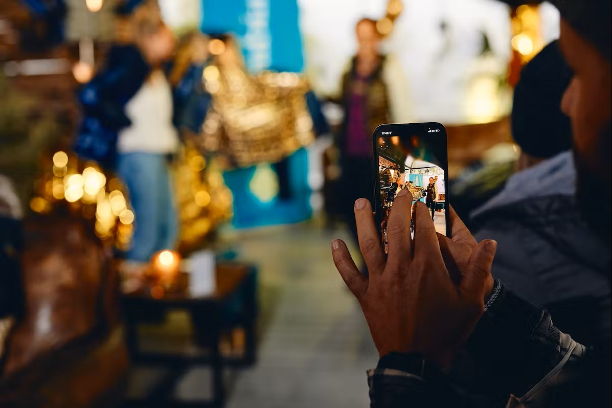 Bild verschwommene Columbia Omni-Heat Layer Produkte im Laden - Schulung im Fokus