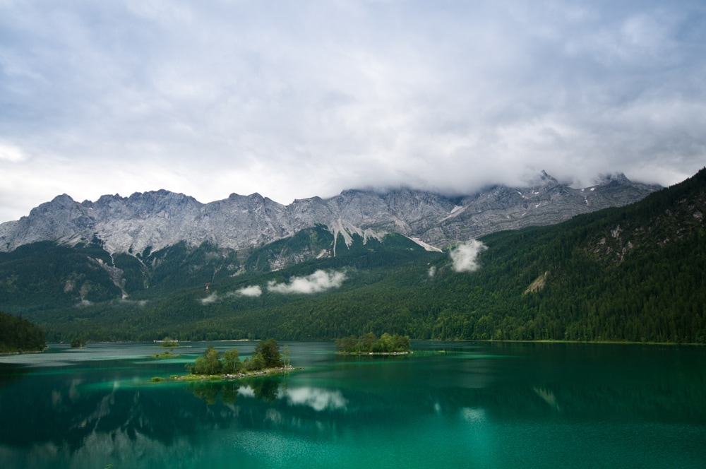 Eibsee mit Wettersteinmassiv im Hintergrund