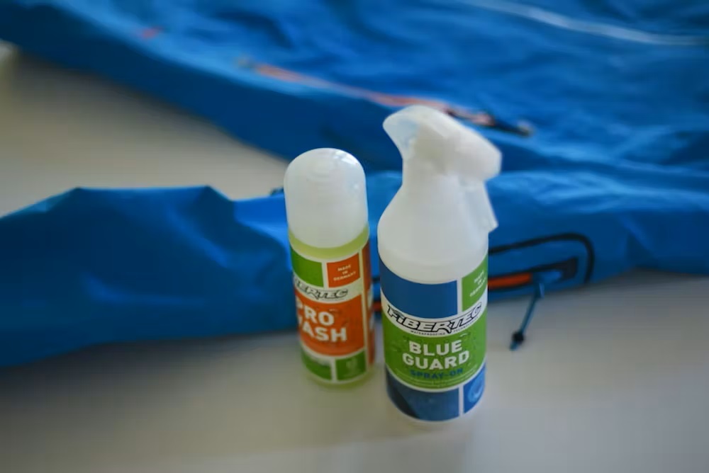 GORE-TEX® Jacke und Waschmittel