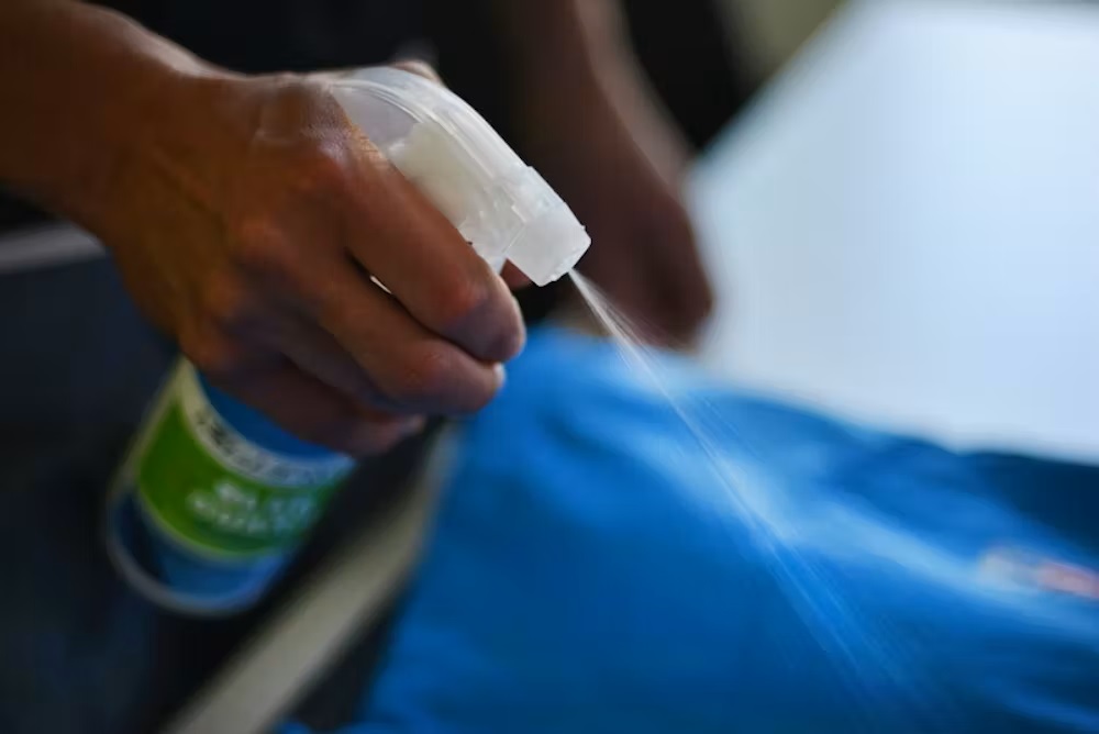 GORE-TEX® Jacke wird besprüht