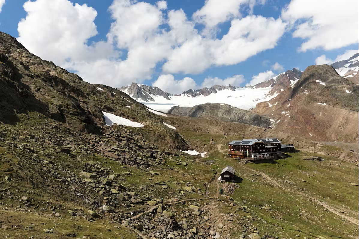 Bild Blick auf die Vernagthütte im Ötztal