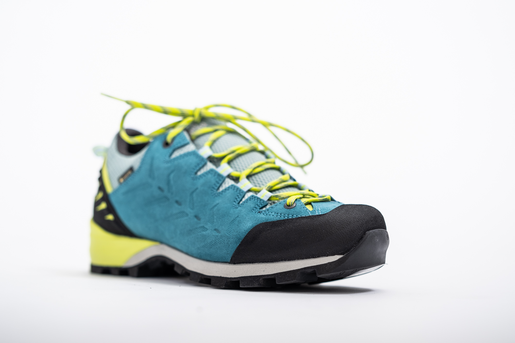 Bild Der Hanwag Makra Pro Low ist ein perfekter Schuh für moderne Sportklettersteige und leichte alpine Klettereien.