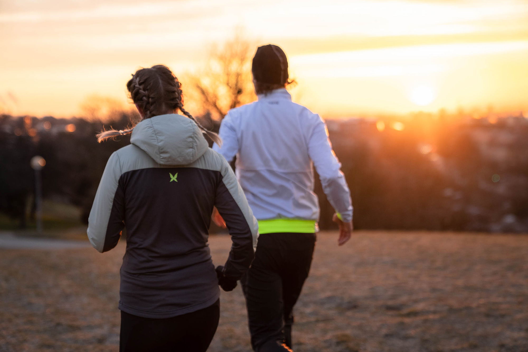 Bild 2 Läufer im Gegenlicht eines schönen Sonnenaufgangs.
