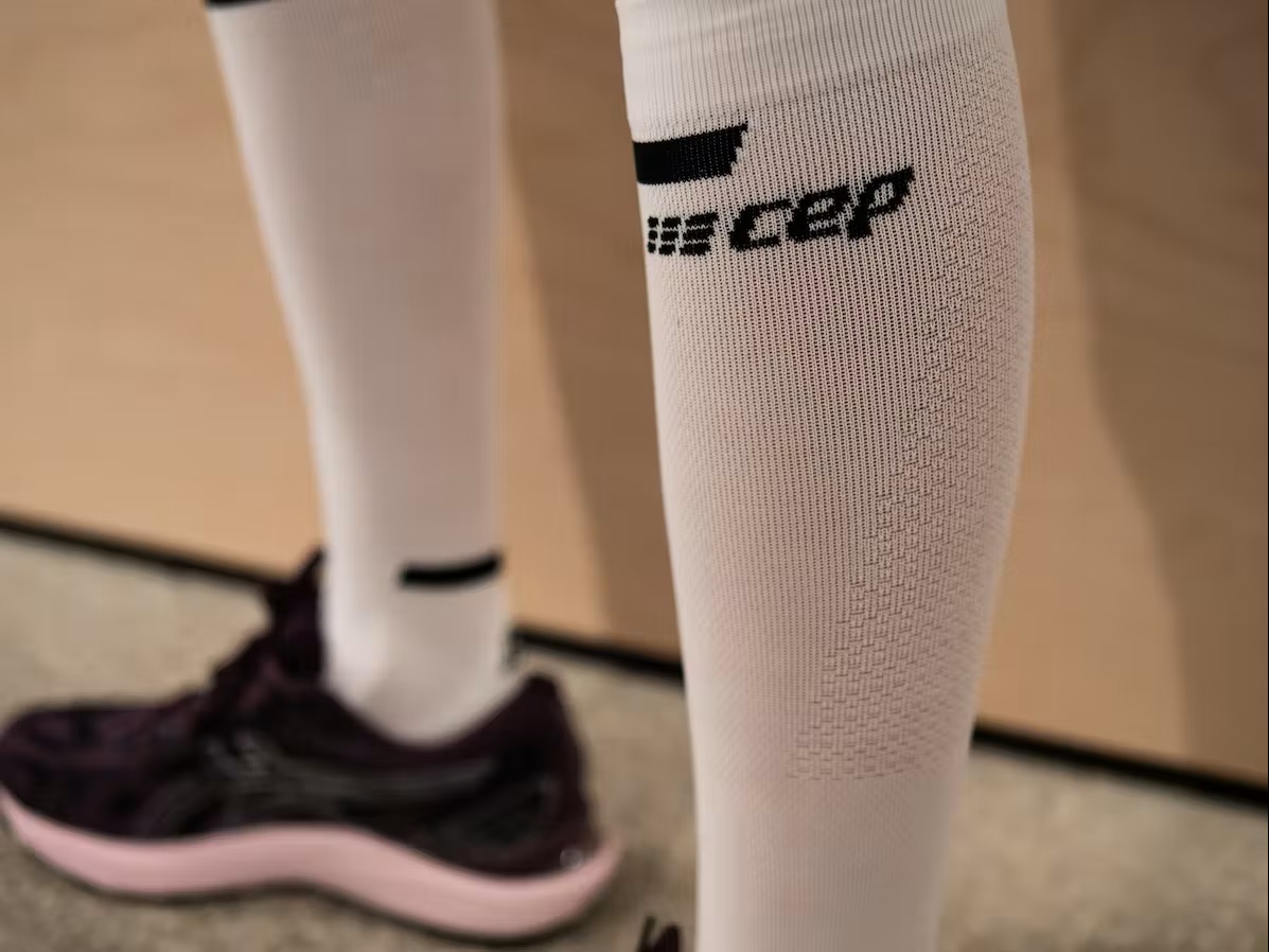 Bild Beine mit CEP Kompression Socken an