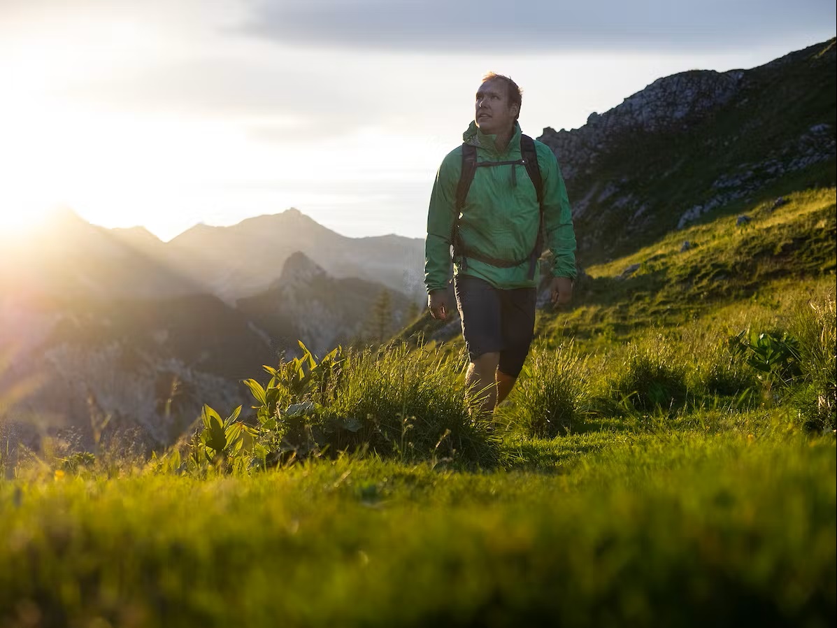 Bild Mann beim Wandern