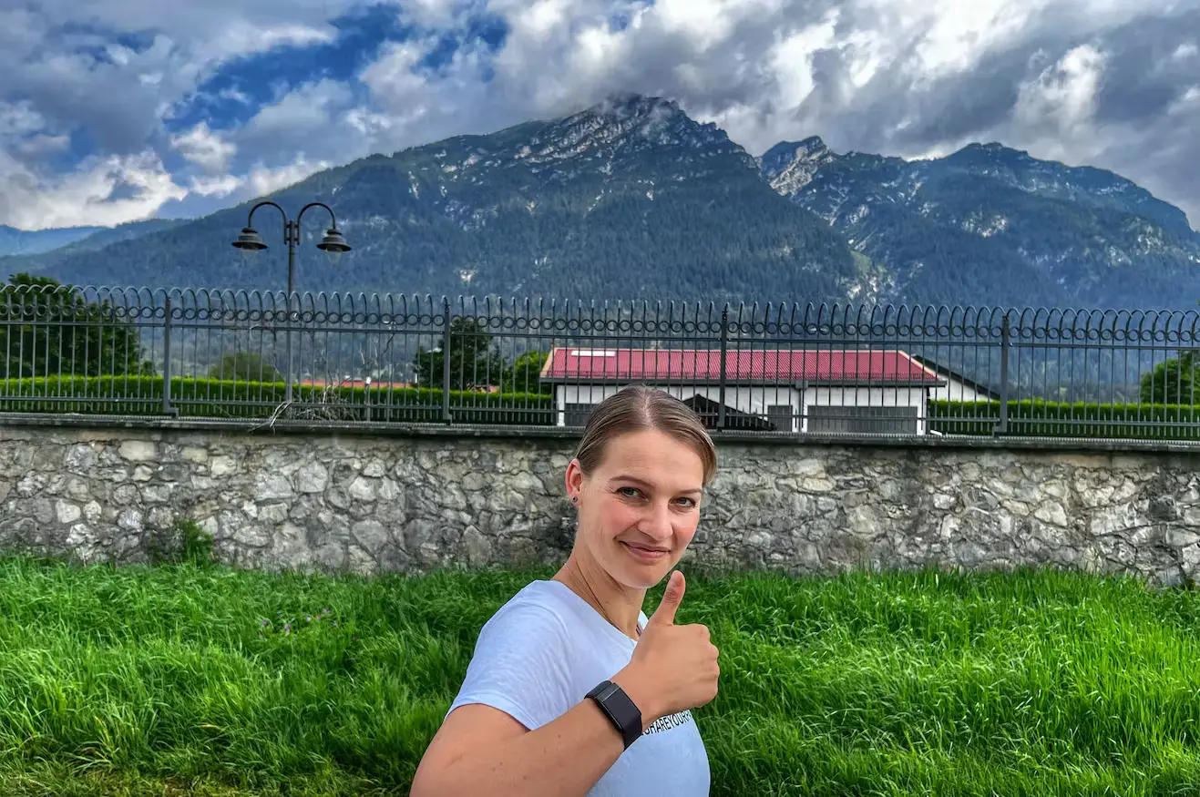 Bild Läuferin zeigt motiviert 