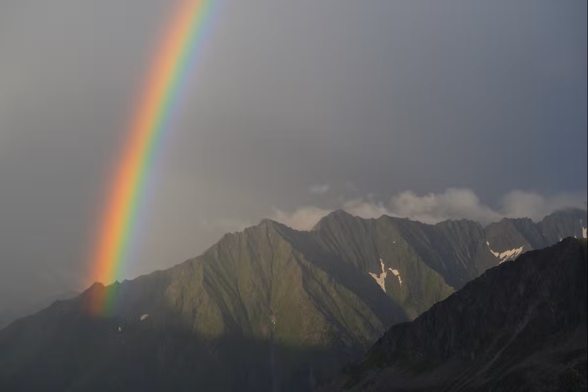 Bild Regenbogen über die Berge