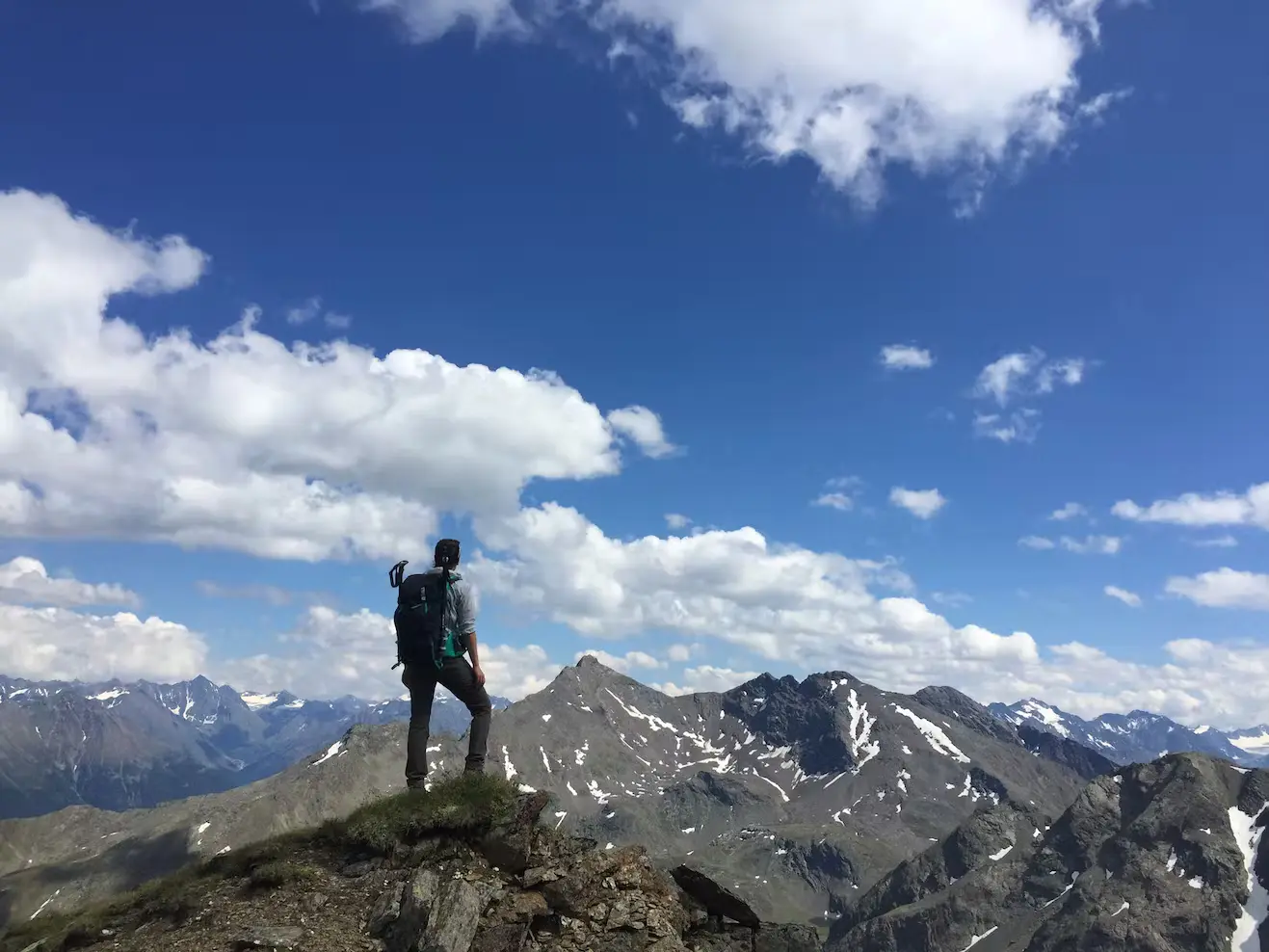 Wanderer auf einem Gipfel