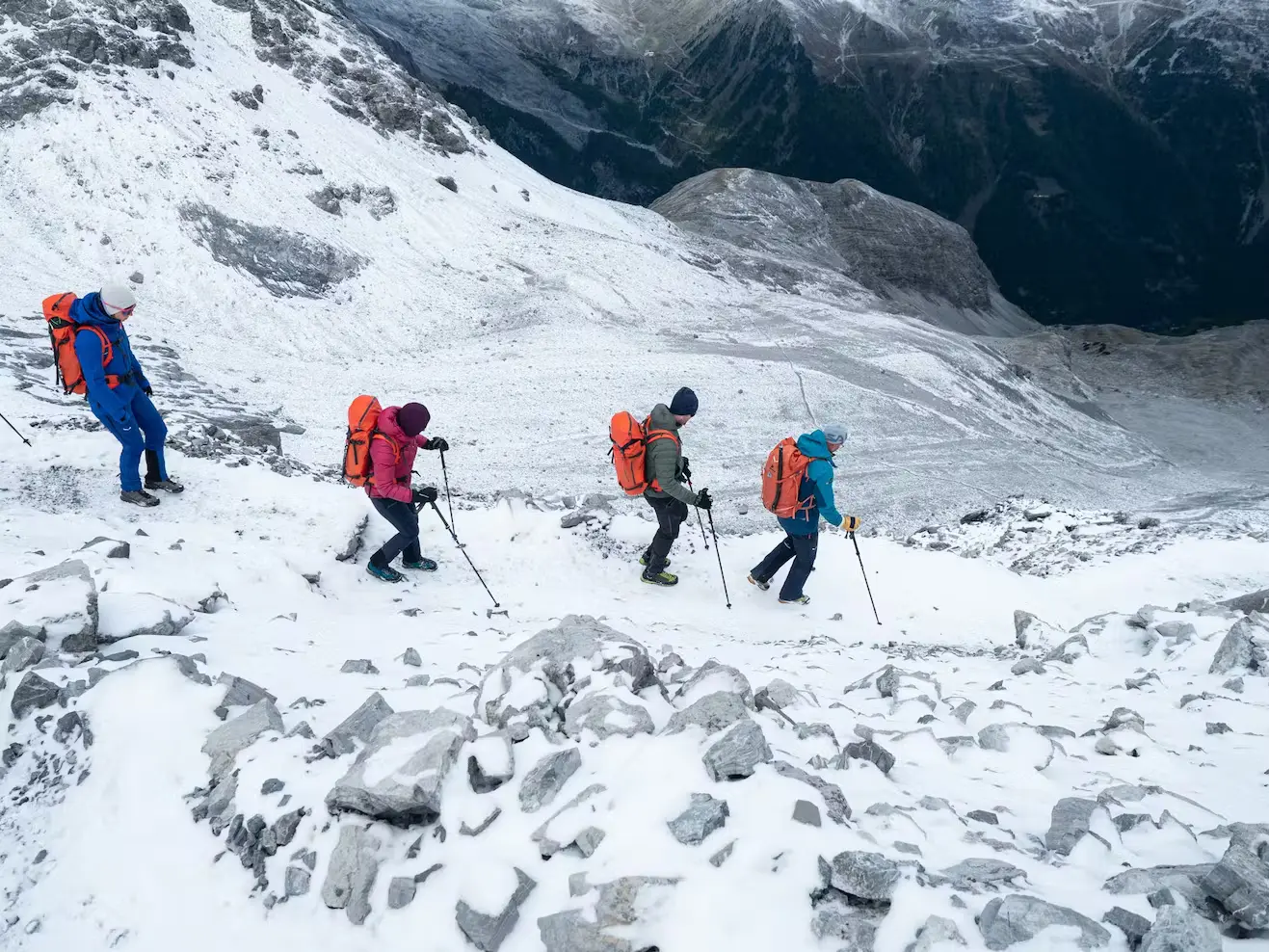 Bild Aufnahme auf den steilen und rutschigen Abstieg von der Payerhütte.
