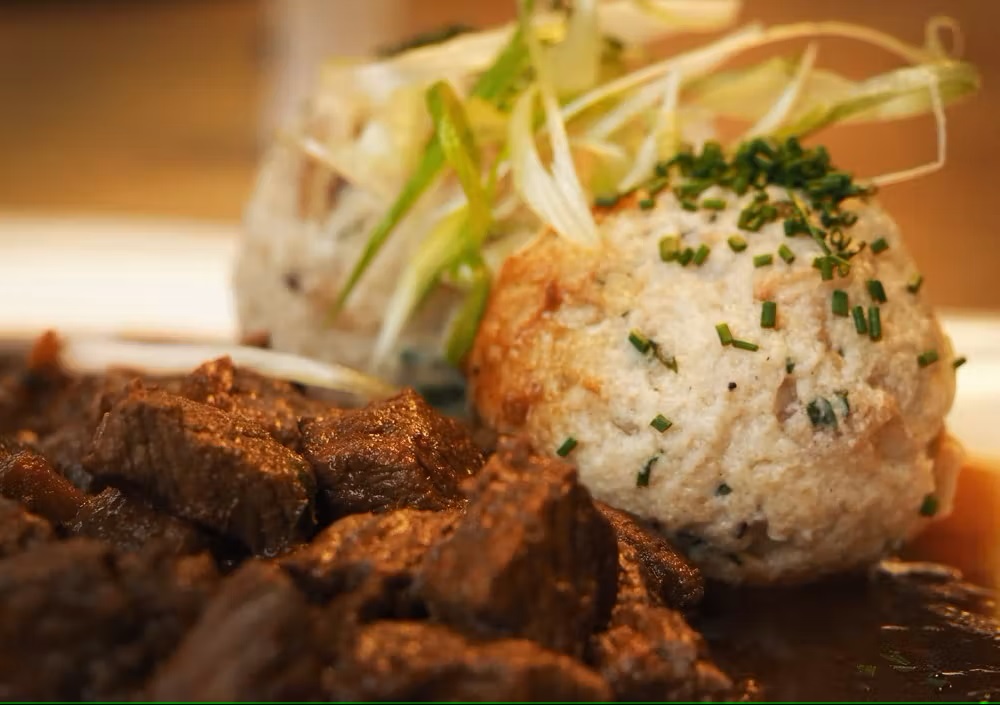 Bild Fleisch Gericht mit Knödel 