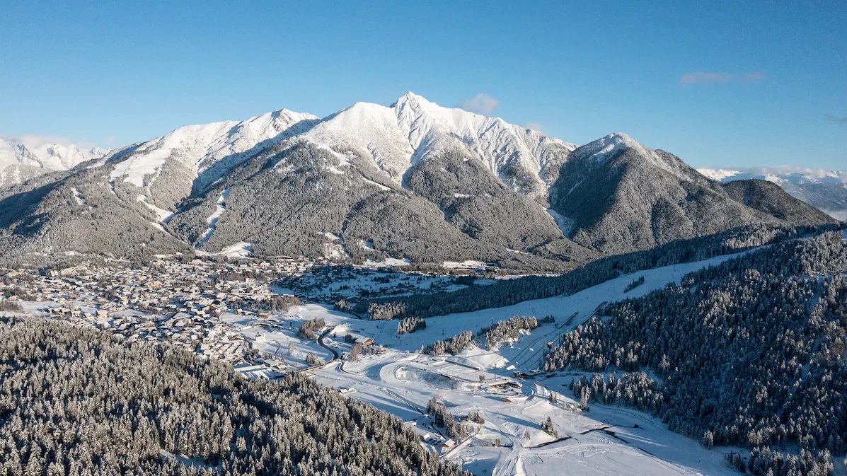 Bild Blick auf Seefeld und die Seefeld-Sports-Arena von oben