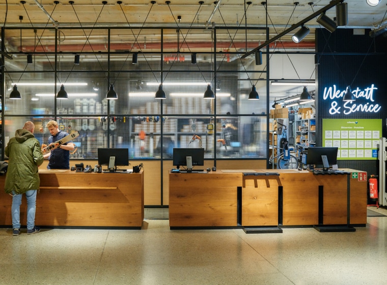 Servicestelle im UG des Sporthaus Schuster