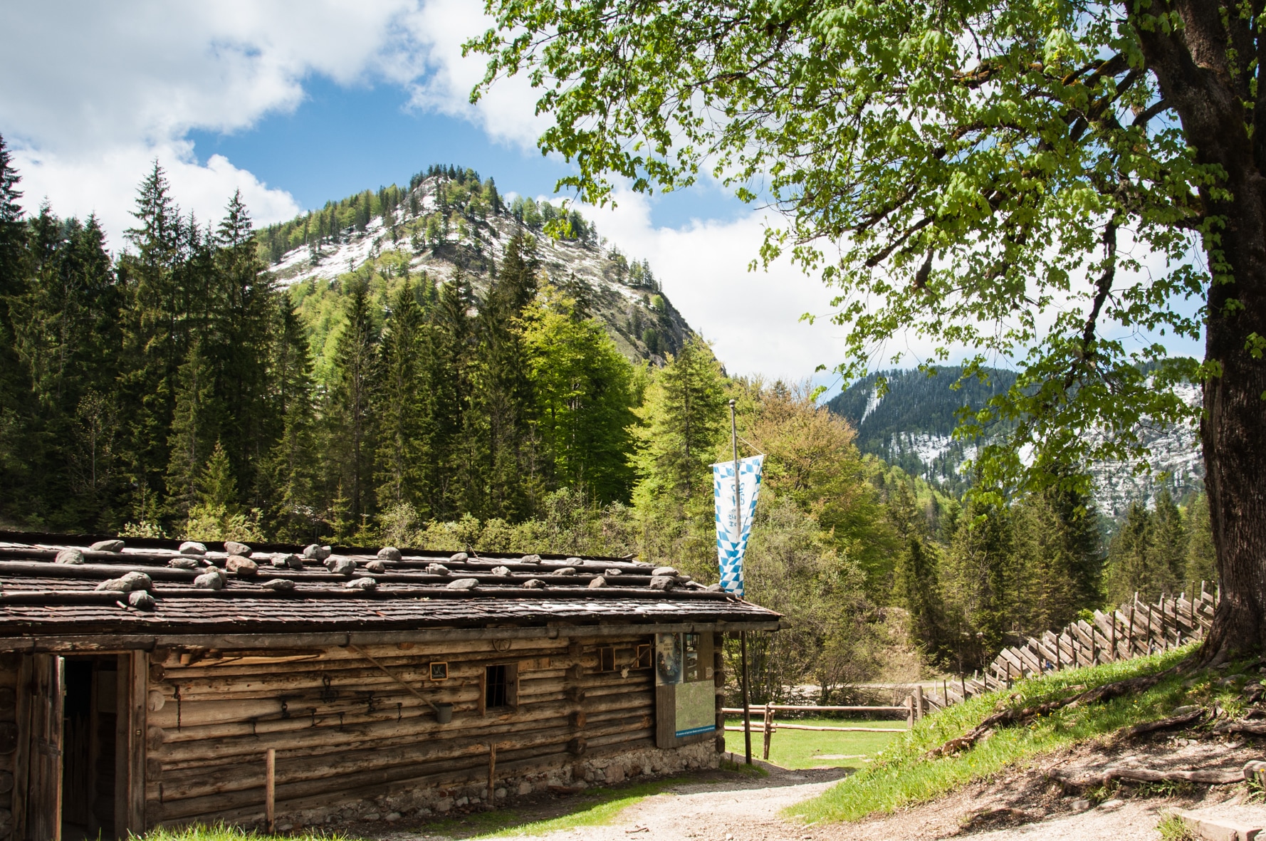 Urige Hütte in den Bergen