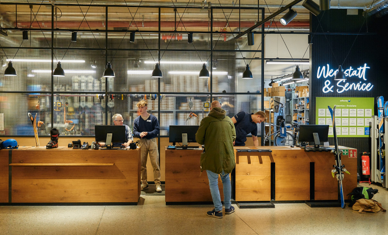 Service-Abteilung im UG des Sporthaus Schuster