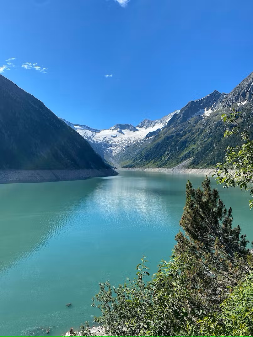 Bild Der beeindruckende Schlegeis-Speichersee beim blauen Himmel 
