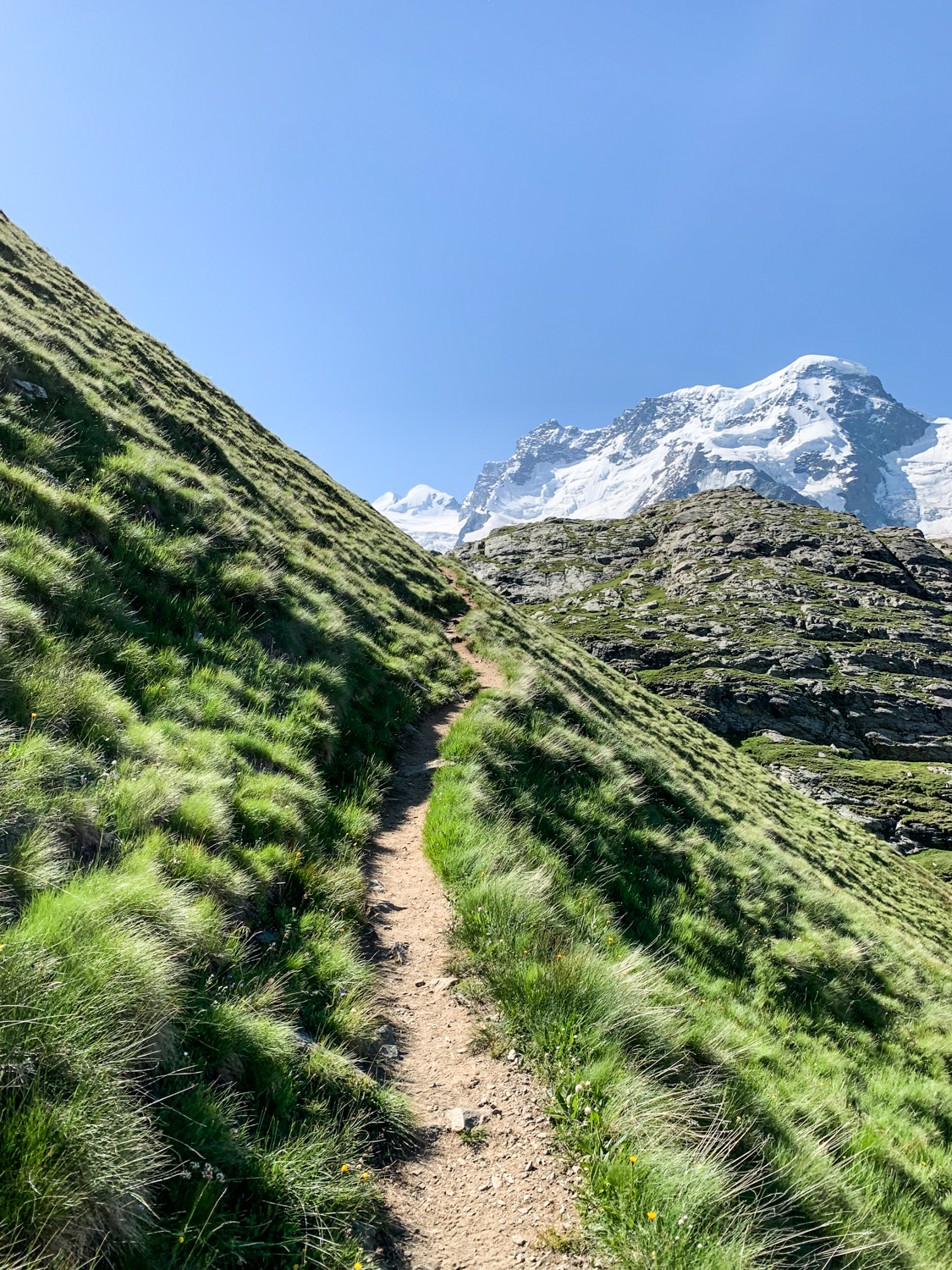 Bild Einsamer Wanderweg Richtung Gornergrat