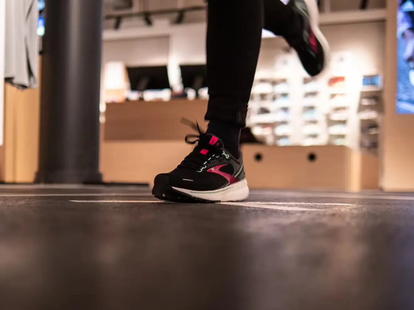 Bild Bei der Laufanalyse überprüfen wir dein Abrollverhalten und finden das richtige Modell für deine Ziele.