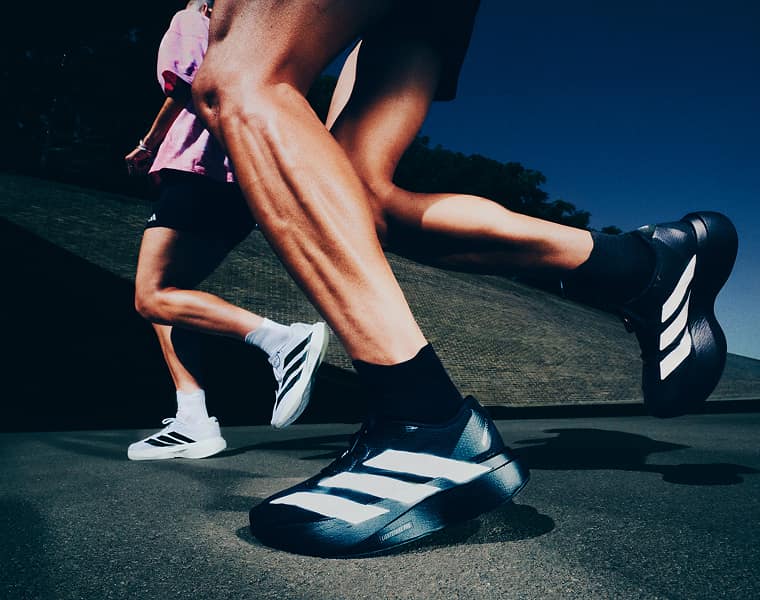 Gruppe Läufer in Adizero Schuhen