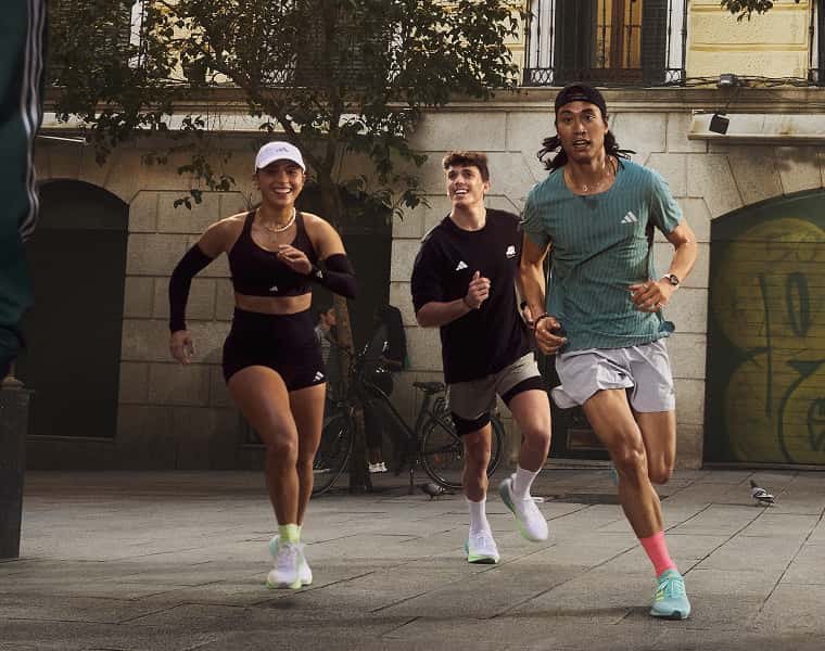 Drei Läufer*innen auf einem Run