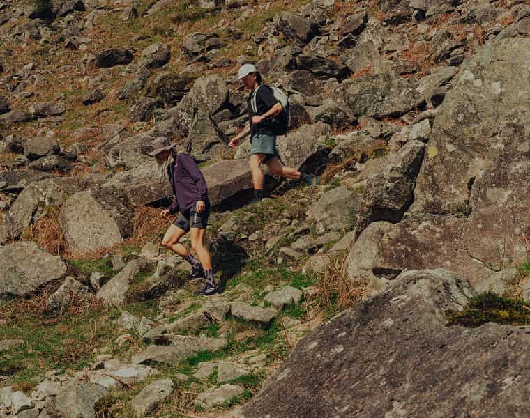 Zwei Wanderer in den Bergen