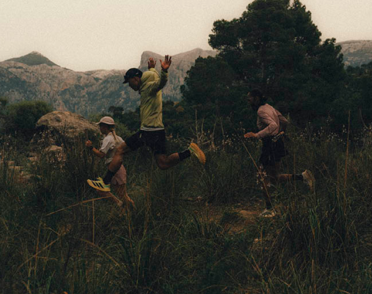 Drei Trailrunner*innen