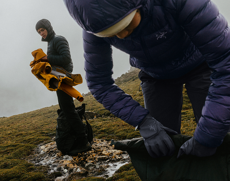 Personen mit Arcteryx Isolationsjacken