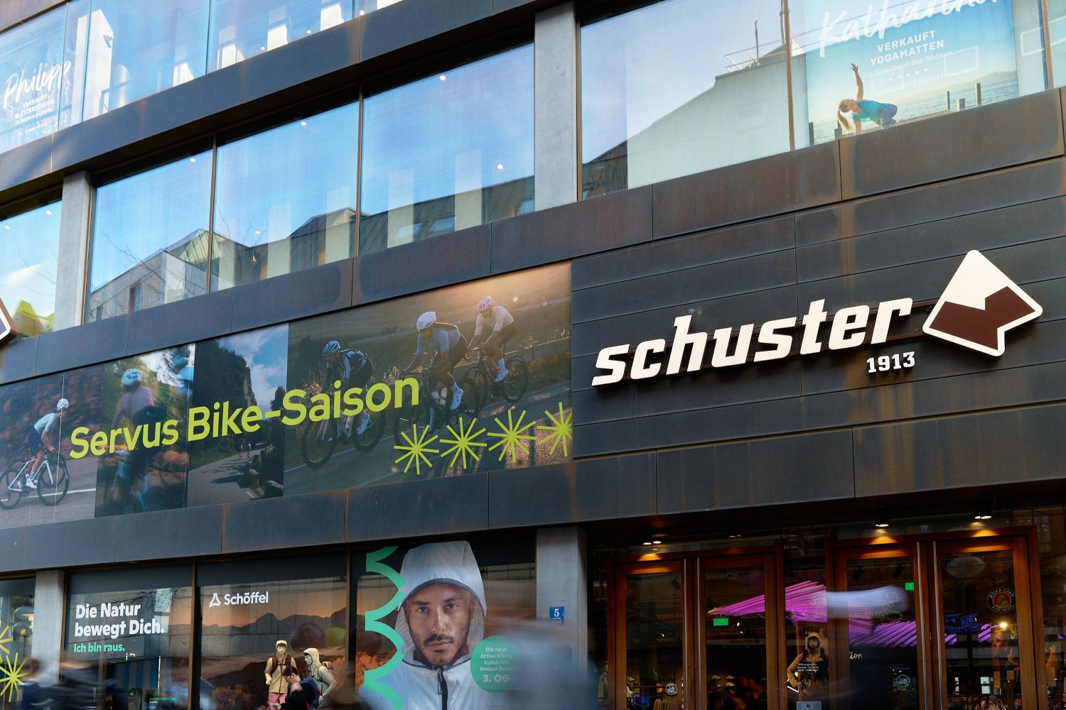 Fassade vom Sporthaus Schuster
