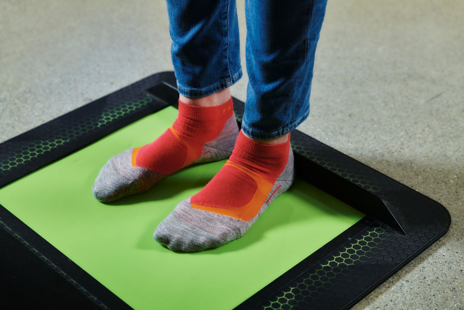 Füße werden bei der Laufschuhberatung vermessen
