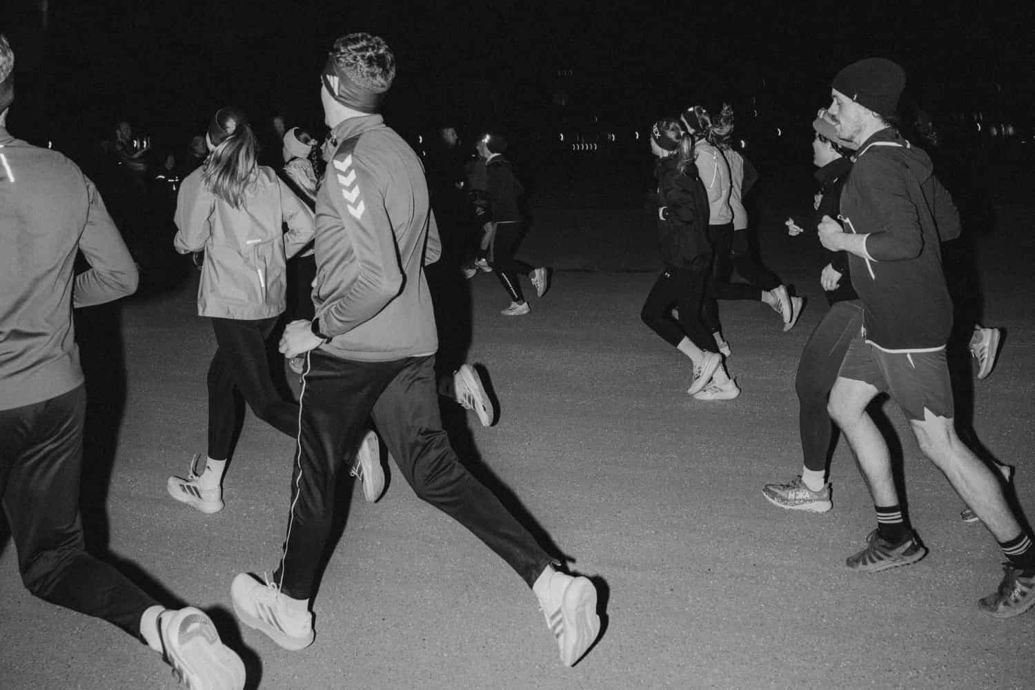 Läufer*innen beim Schuster Community Run mit adidas