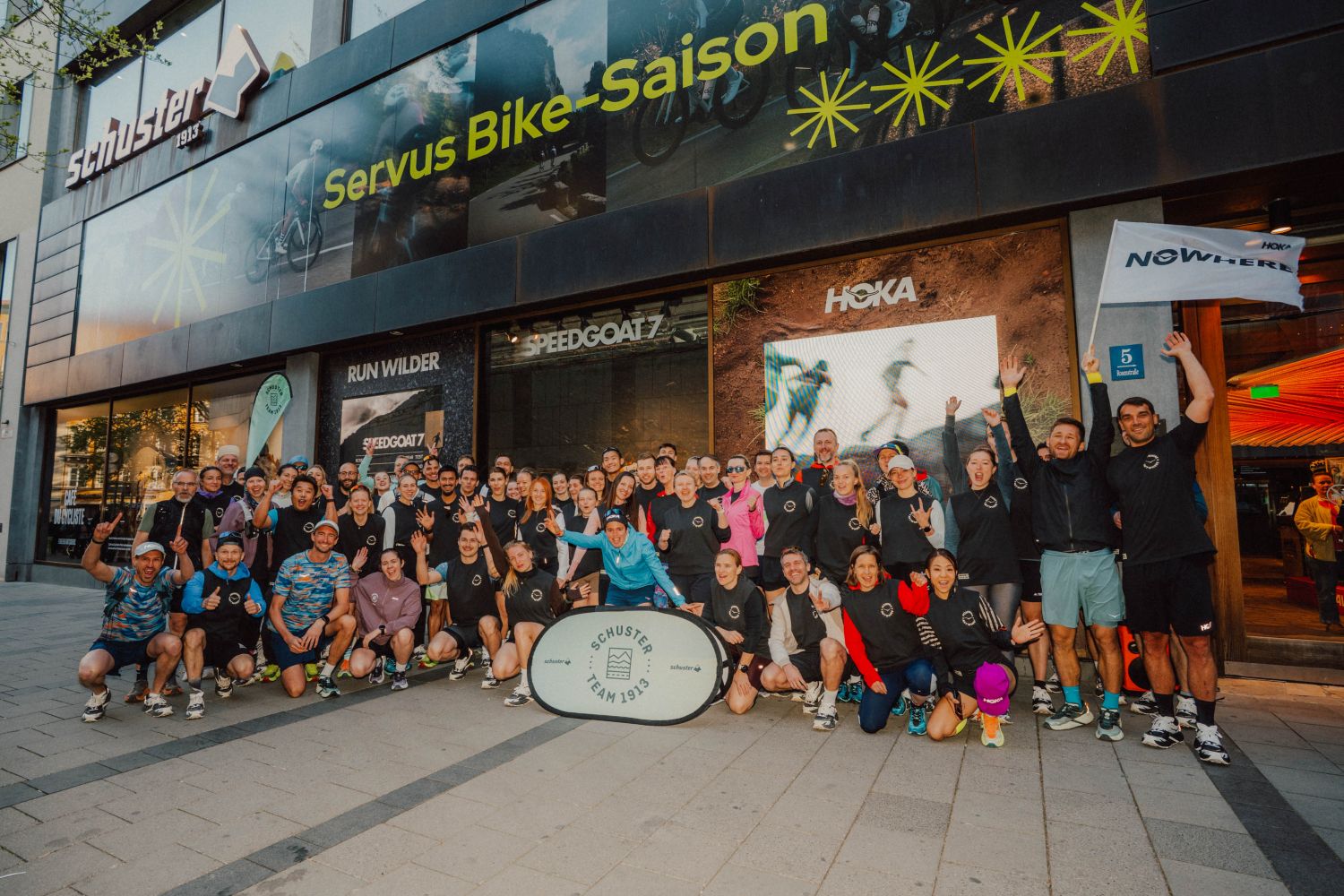 Gruppenfoto Community Event mit Hoka