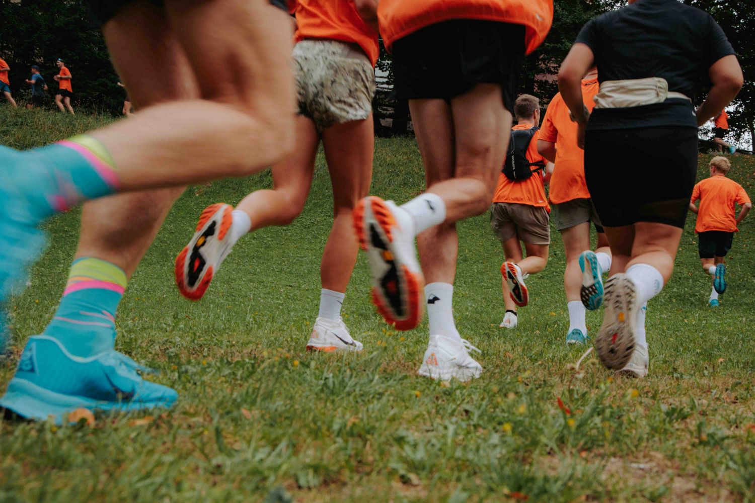Schuster Community Run im Gras