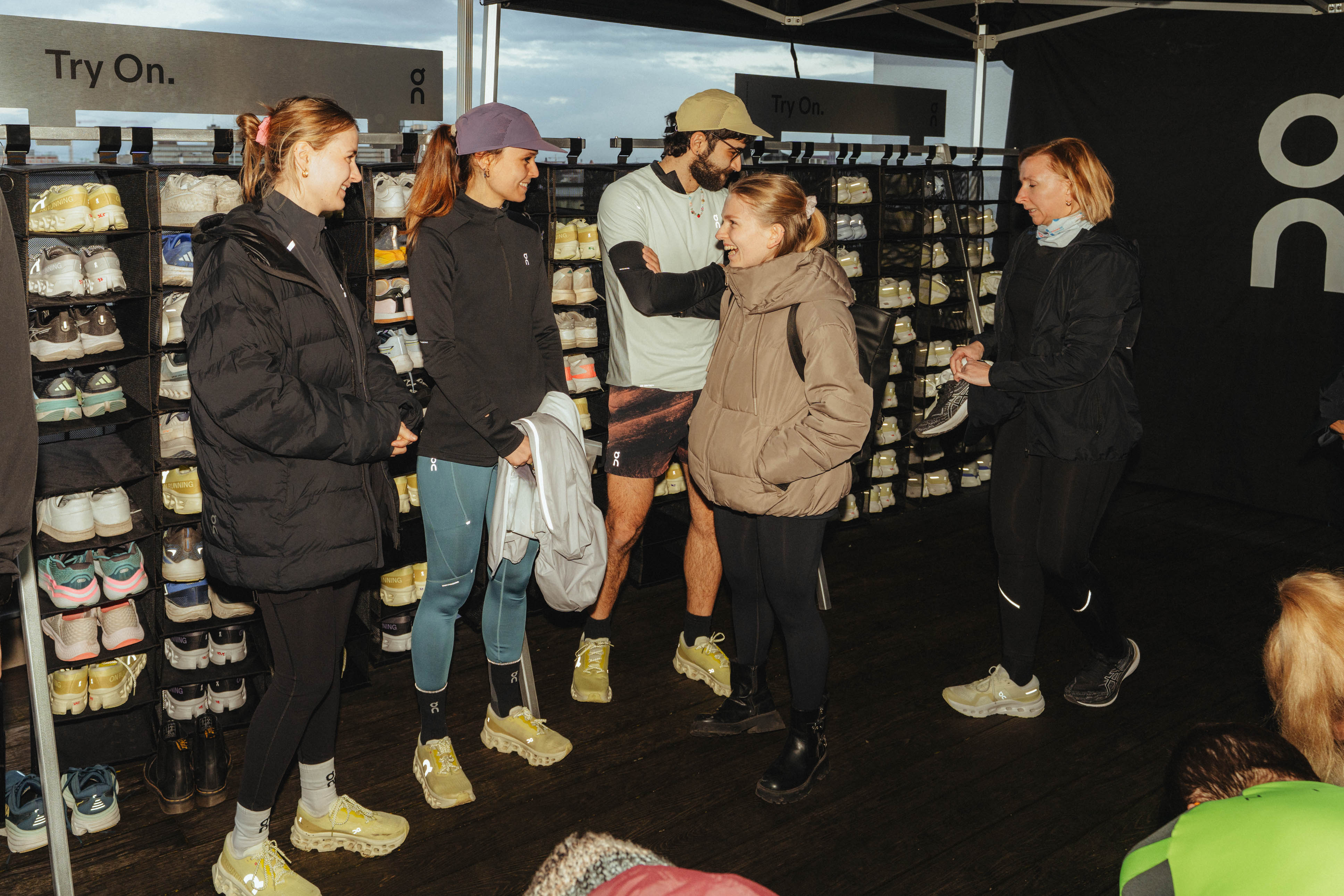 Unterhaltung der Teilnehmenden des Community Runs