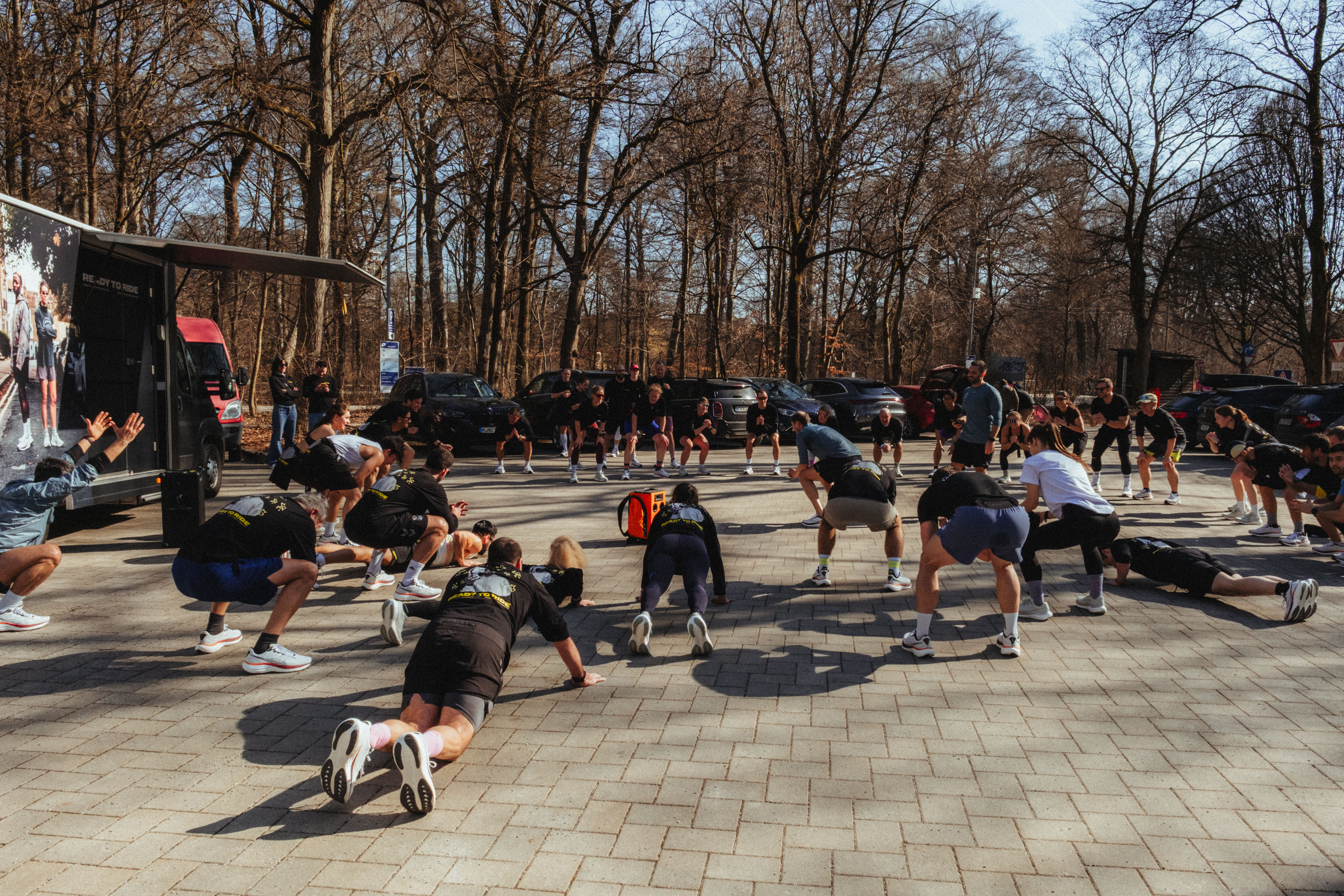 Dehnübungen beim Community Run