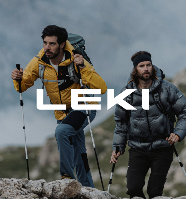 Zwei Männer beim Wandern und Leki Logo