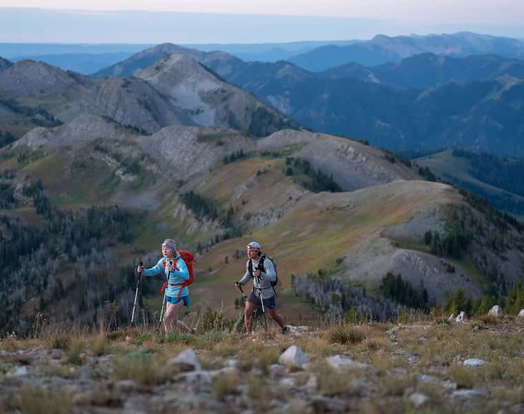 Zwei Wanderer mit Leki Wanderstöcken