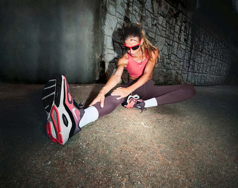 Frau mit Nike Laufschuhen