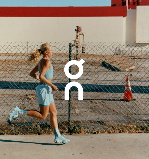 Frau beim Joggen und On Logo