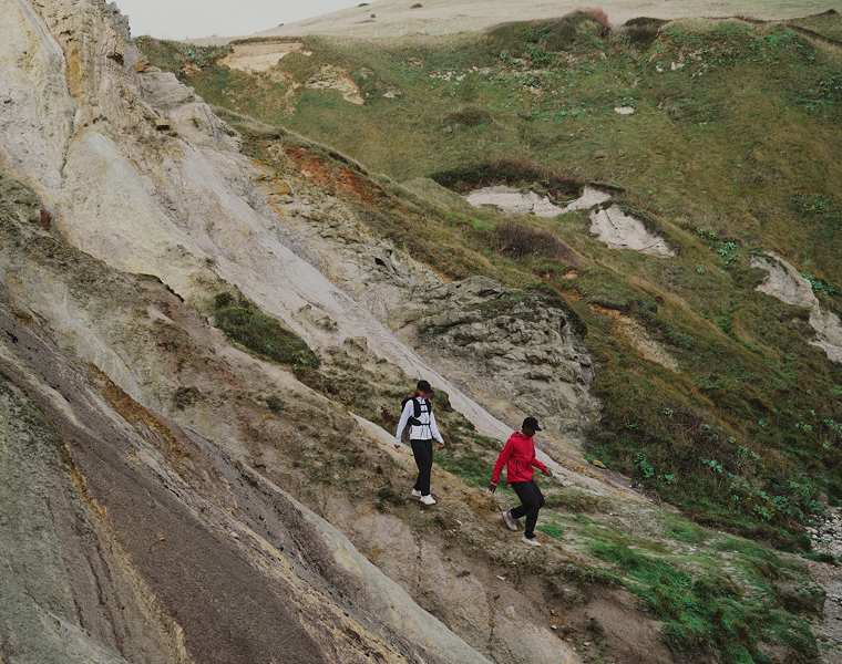 Zwei Wanderer am Berg