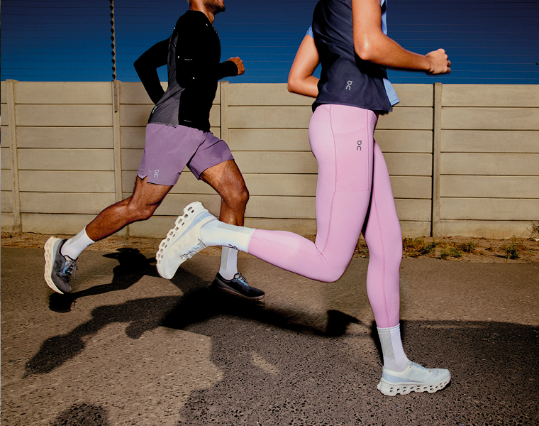 Laufender Mann und Frau