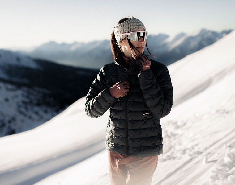 Frau mit Ortovox Isolationsjacke