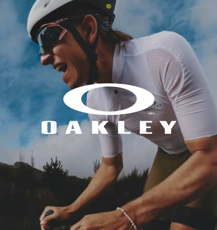 Rennradfahrer mit Oakley Brille