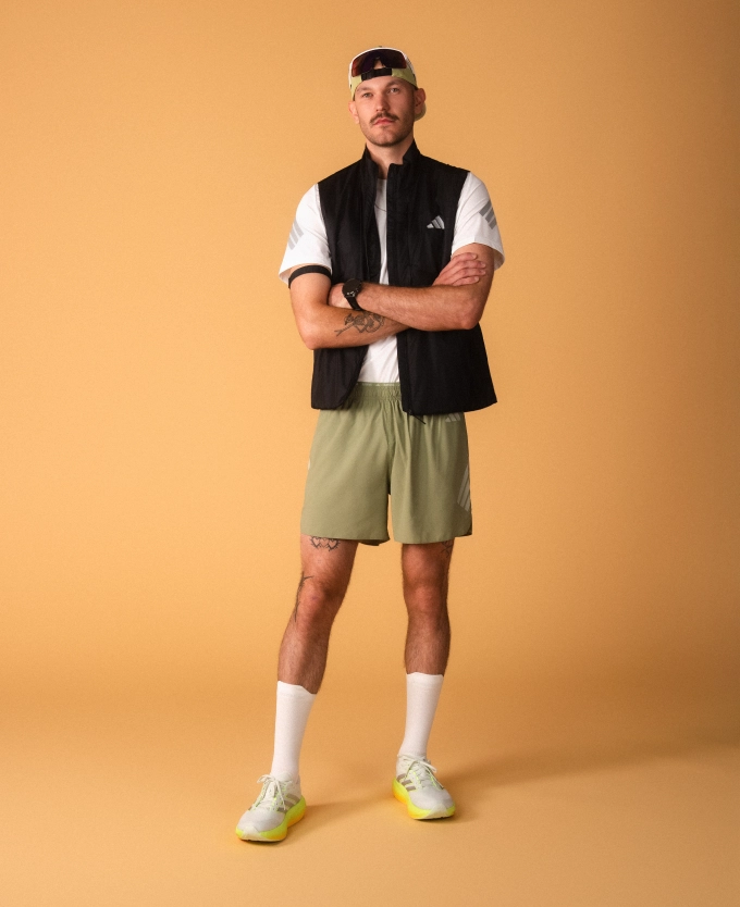Läufer in adidas Outfit