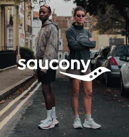 Saucony Logo und zwei Läufer*innen mit Ride 19 Schuhen