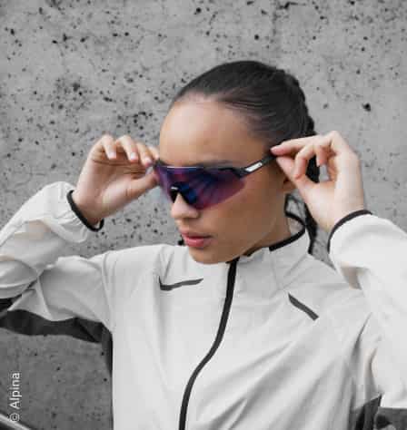 Frau mit Sonnenbrille