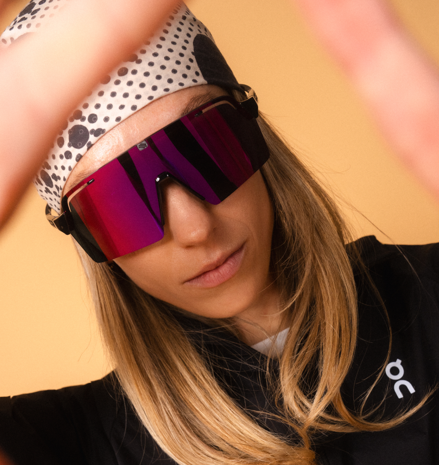 Frau mit Sonnenbrille