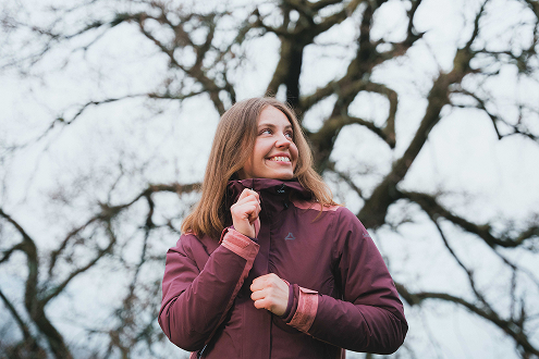 Person in Schöffel Jacke