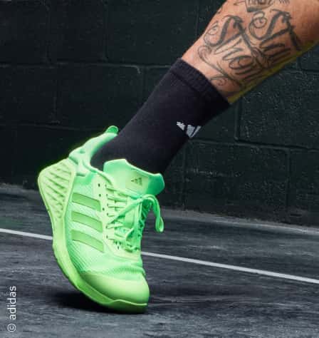 Grüner Trainingsschuh von adidas