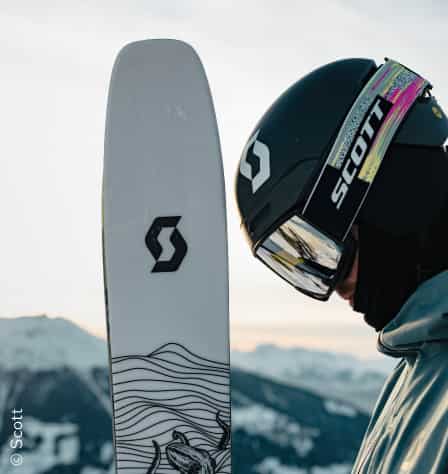 Skifahrer mit Freerideski