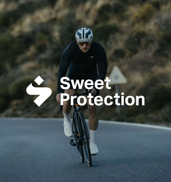 Mann auf Rennrad und Sweet Protection Logo